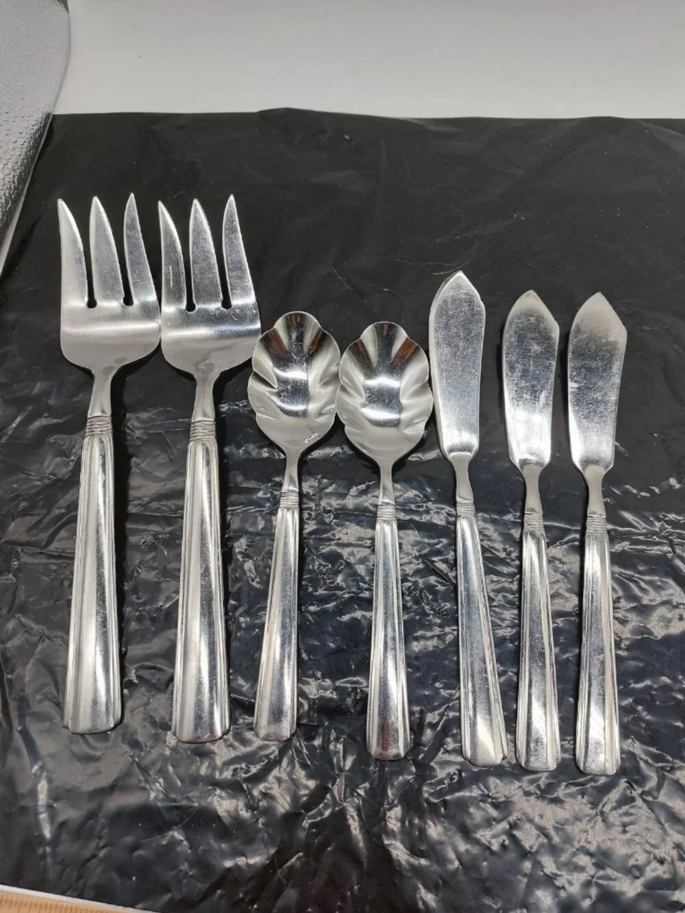 Pfaltzgraff Flatware 2 Sugar Spoons 2 Serving Forks 3 Butter Knives Lot Of 7